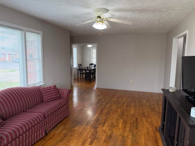 145 CUMBERLAND ST, Savannah, TN 38372