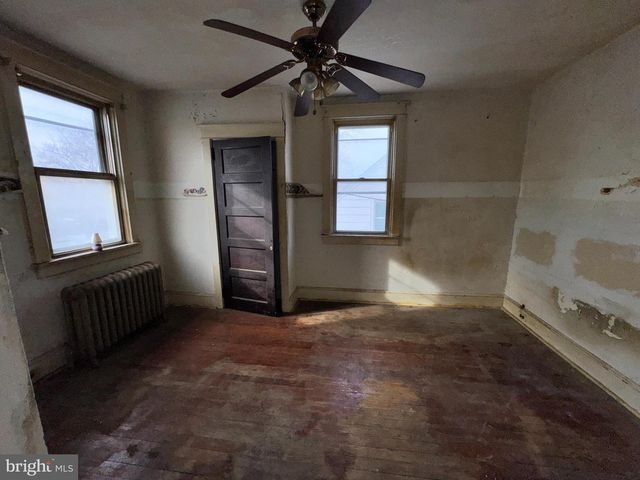 52 W BERKLEY AVE, Clifton Heights, PA 19018