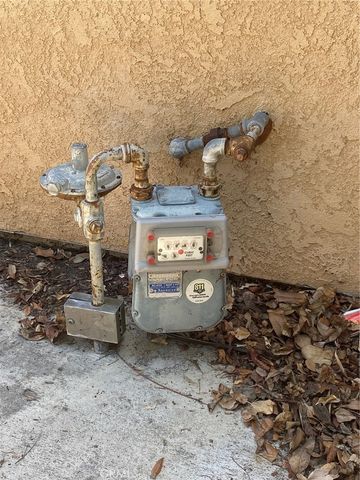 220 W Big Springs Road, Riverside, CA 92507