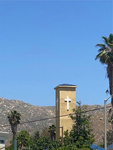 220 W Big Springs Road, Riverside, CA 92507