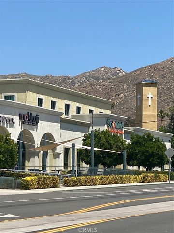 220 W Big Springs Road, Riverside, CA 92507