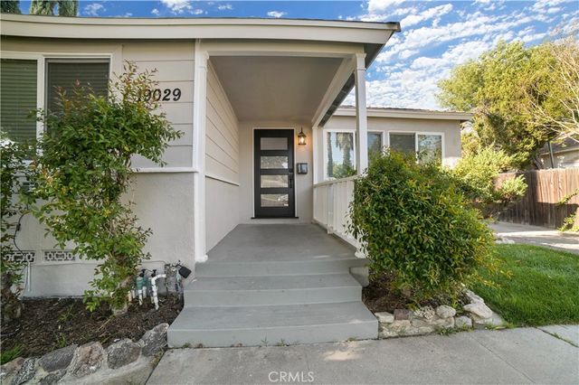 19029 Calvert Street, Tarzana, CA 91335