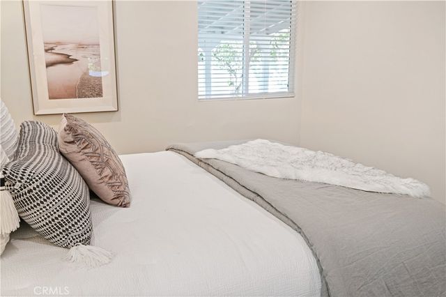 19029 Calvert Street, Tarzana, CA 91335