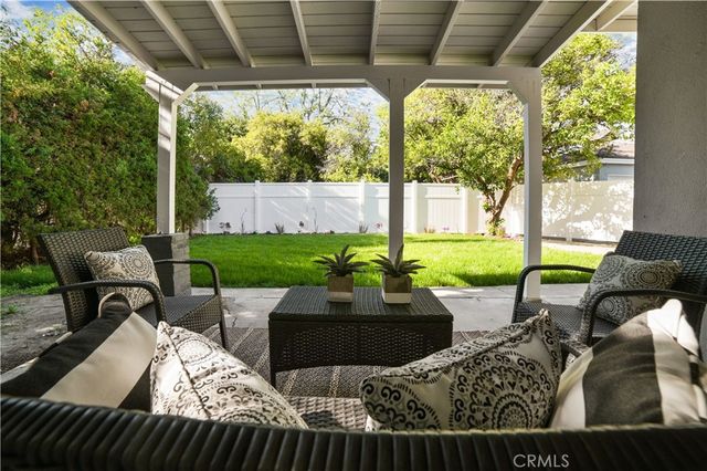 19029 Calvert Street, Tarzana, CA 91335