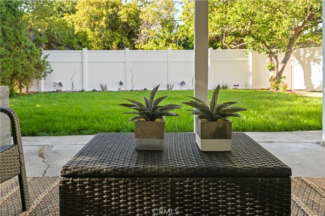 19029 Calvert Street, Tarzana, CA 91335