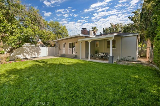 19029 Calvert Street, Tarzana, CA 91335