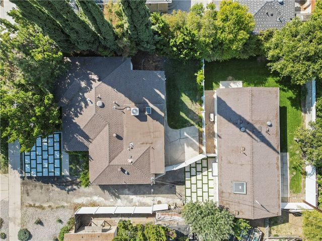 19029 Calvert Street, Tarzana, CA 91335