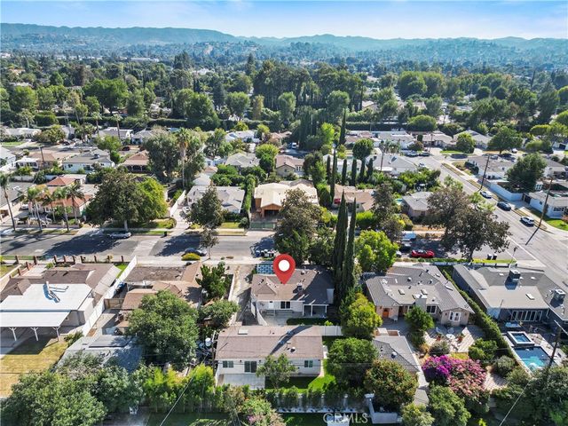 19029 Calvert Street, Tarzana, CA 91335