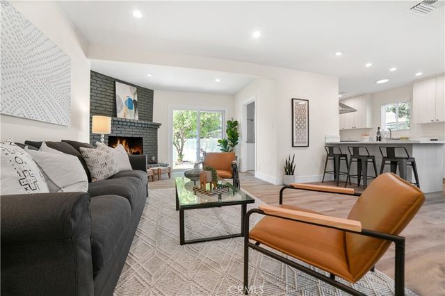 19029 Calvert Street, Tarzana, CA 91335