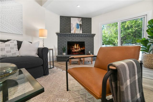 19029 Calvert Street, Tarzana, CA 91335