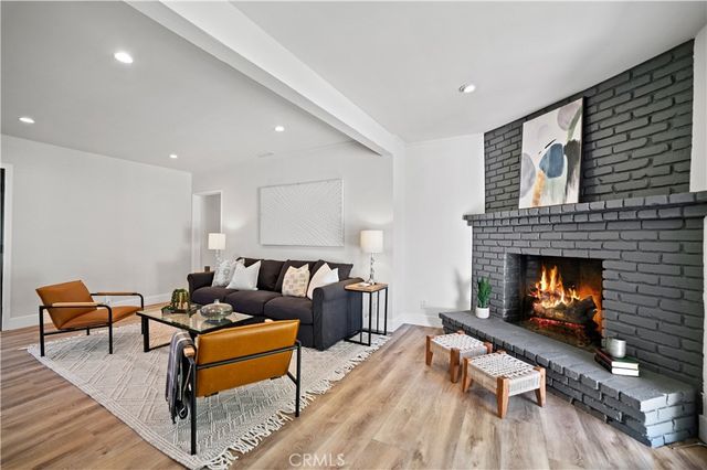 19029 Calvert Street, Tarzana, CA 91335