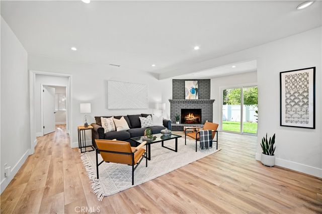 19029 Calvert Street, Tarzana, CA 91335