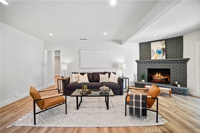 19029 Calvert Street, Tarzana, CA 91335