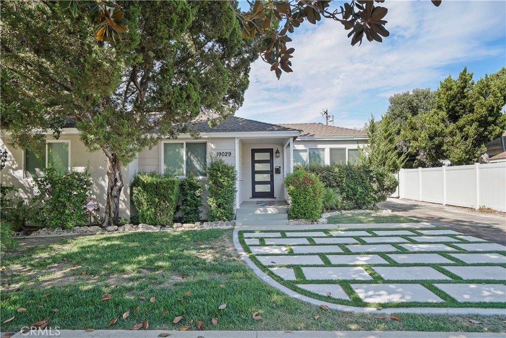 19029 Calvert Street, Tarzana, CA 91335
