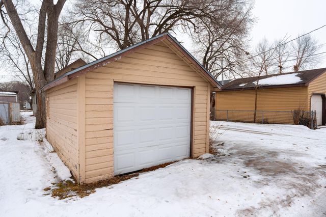 221 25th Avenue N, Saint Cloud, MN 56303