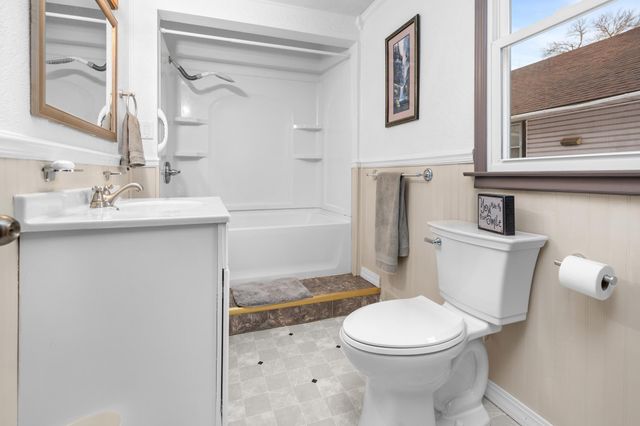 221 25th Avenue N, Saint Cloud, MN 56303