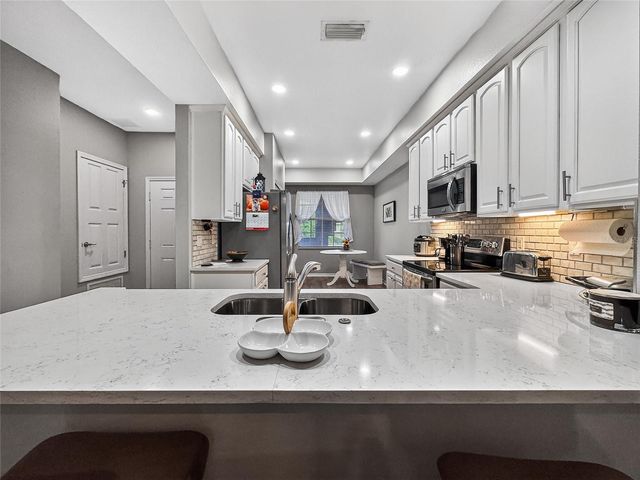 9422 MYRTLE CREEK LANE 8, Orlando, FL 32832