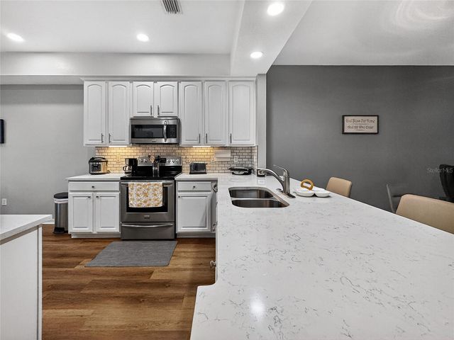 9422 MYRTLE CREEK LANE 8, Orlando, FL 32832