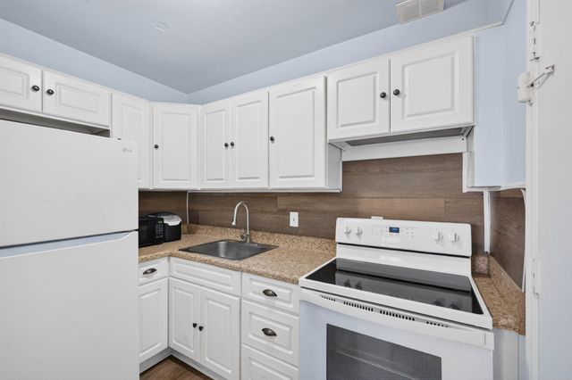 1821 NE 62ND Street 312, Fort Lauderdale, FL 33308
