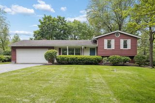 23W081 Red Oak Drive, Glen Ellyn, IL 60137