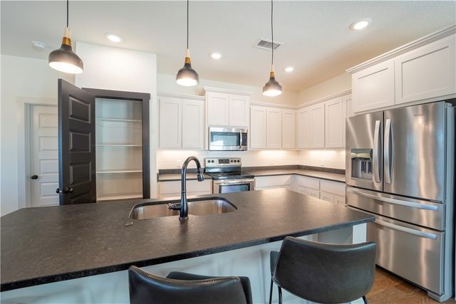 7 Cresswell Drive, Bella Vista, AR 72714