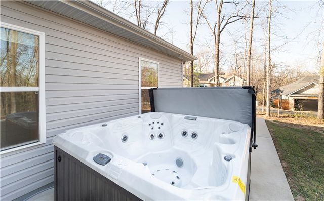 7 Cresswell Drive, Bella Vista, AR 72714