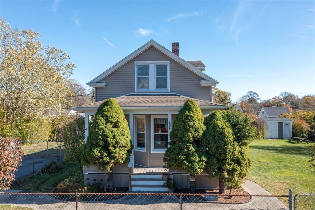 35 Suffolk Avenue, Dartmouth, MA 02747