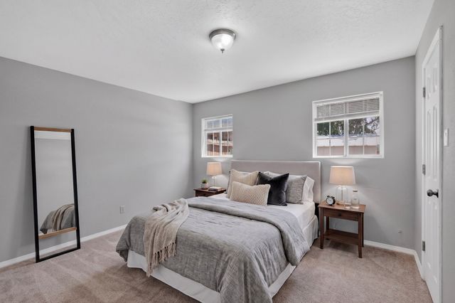1463 Acequia Borrada, Santa Fe, NM 87507