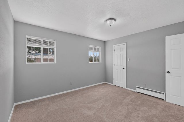 1463 Acequia Borrada, Santa Fe, NM 87507