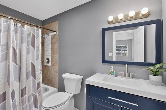 1463 Acequia Borrada, Santa Fe, NM 87507