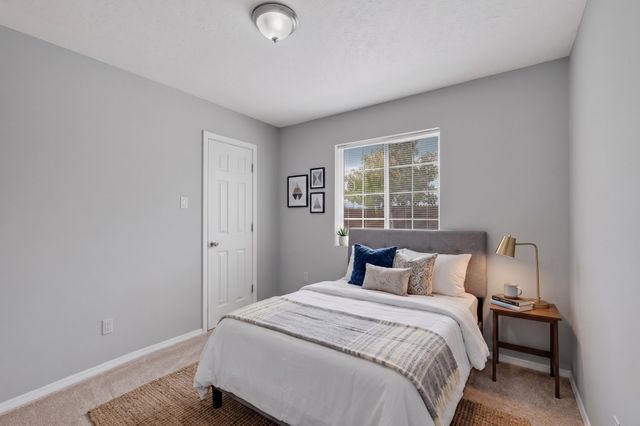 1463 Acequia Borrada, Santa Fe, NM 87507