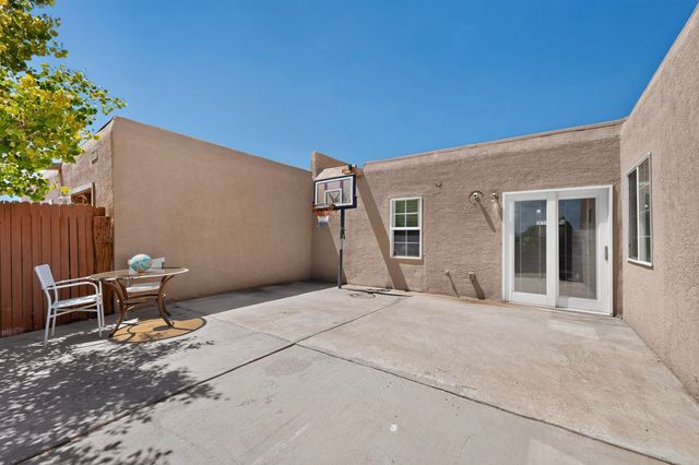 1463 Acequia Borrada, Santa Fe, NM 87507