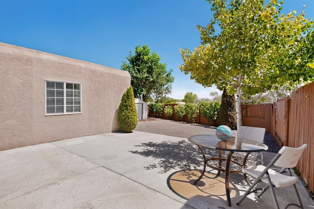 1463 Acequia Borrada, Santa Fe, NM 87507