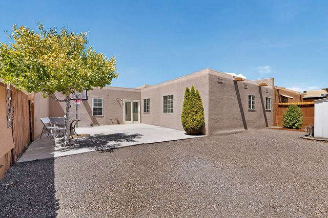1463 Acequia Borrada, Santa Fe, NM 87507
