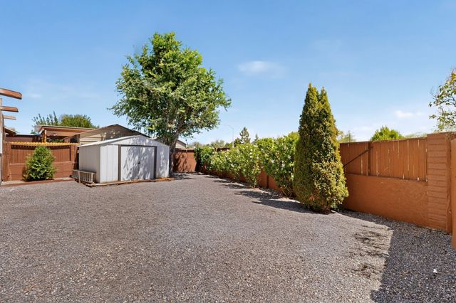 1463 Acequia Borrada, Santa Fe, NM 87507