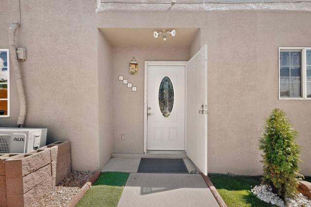 1463 Acequia Borrada, Santa Fe, NM 87507