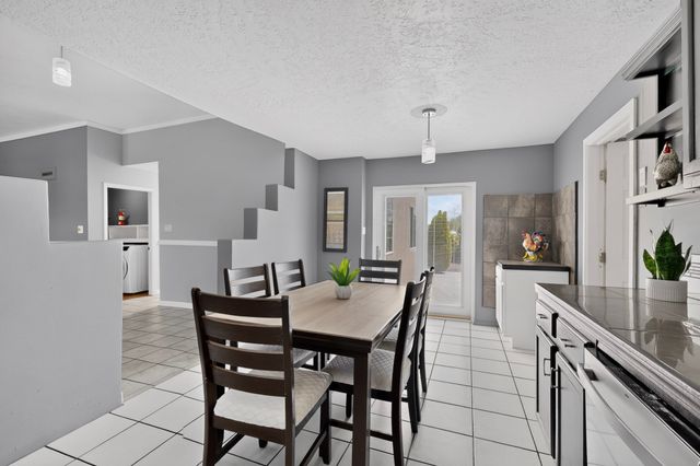 1463 Acequia Borrada, Santa Fe, NM 87507