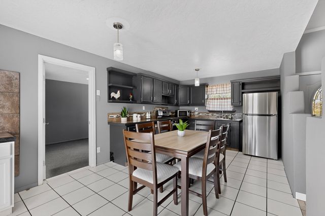 1463 Acequia Borrada, Santa Fe, NM 87507