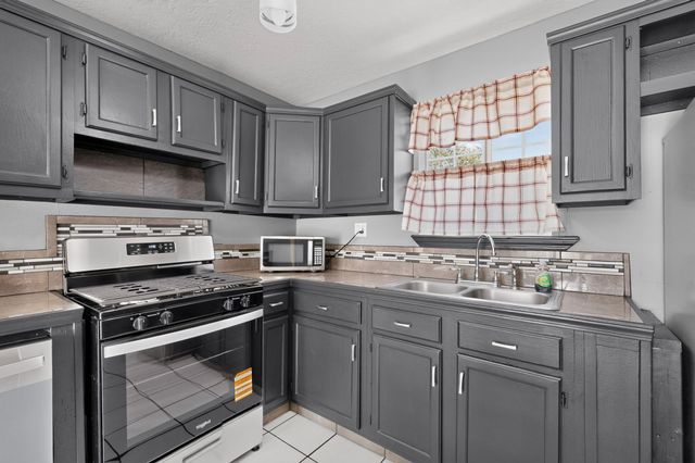 1463 Acequia Borrada, Santa Fe, NM 87507