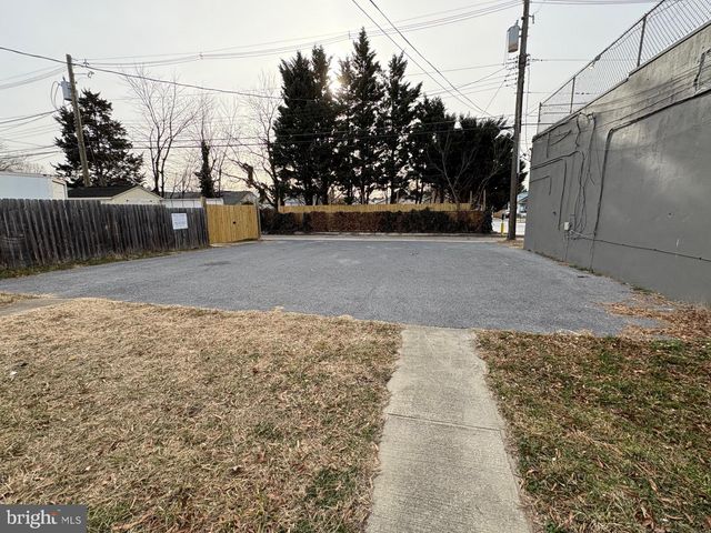 413 EASTERN BLVD, Essex, MD 21221