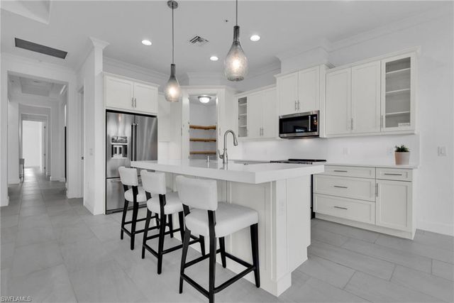 6585 Dominica DR 201, Naples, FL 34113