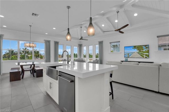 6585 Dominica DR 201, Naples, FL 34113