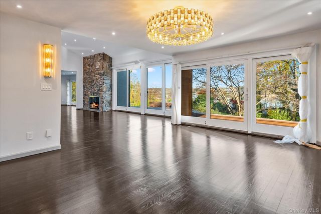 369 E Shore Road, Great Neck, NY 11023