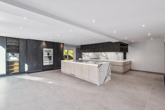 369 E Shore Road, Great Neck, NY 11023