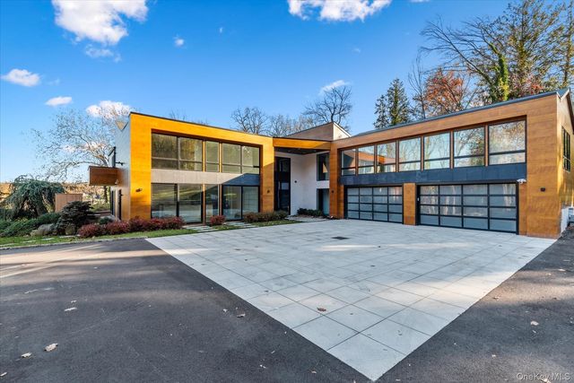 369 E Shore Road, Great Neck, NY 11023