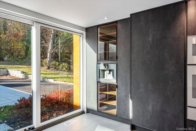 369 E Shore Road, Great Neck, NY 11023