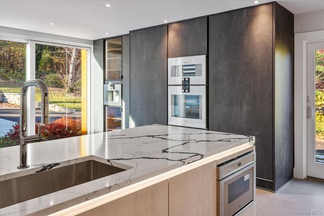 369 E Shore Road, Great Neck, NY 11023