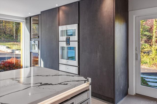 369 E Shore Road, Great Neck, NY 11023