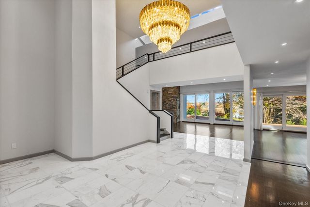 369 E Shore Road, Great Neck, NY 11023