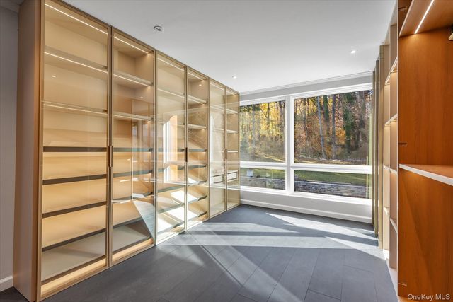 369 E Shore Road, Great Neck, NY 11023